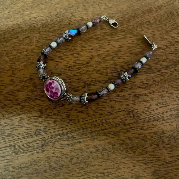 Purple Beaded Bracelet. - Picture 1 of 3